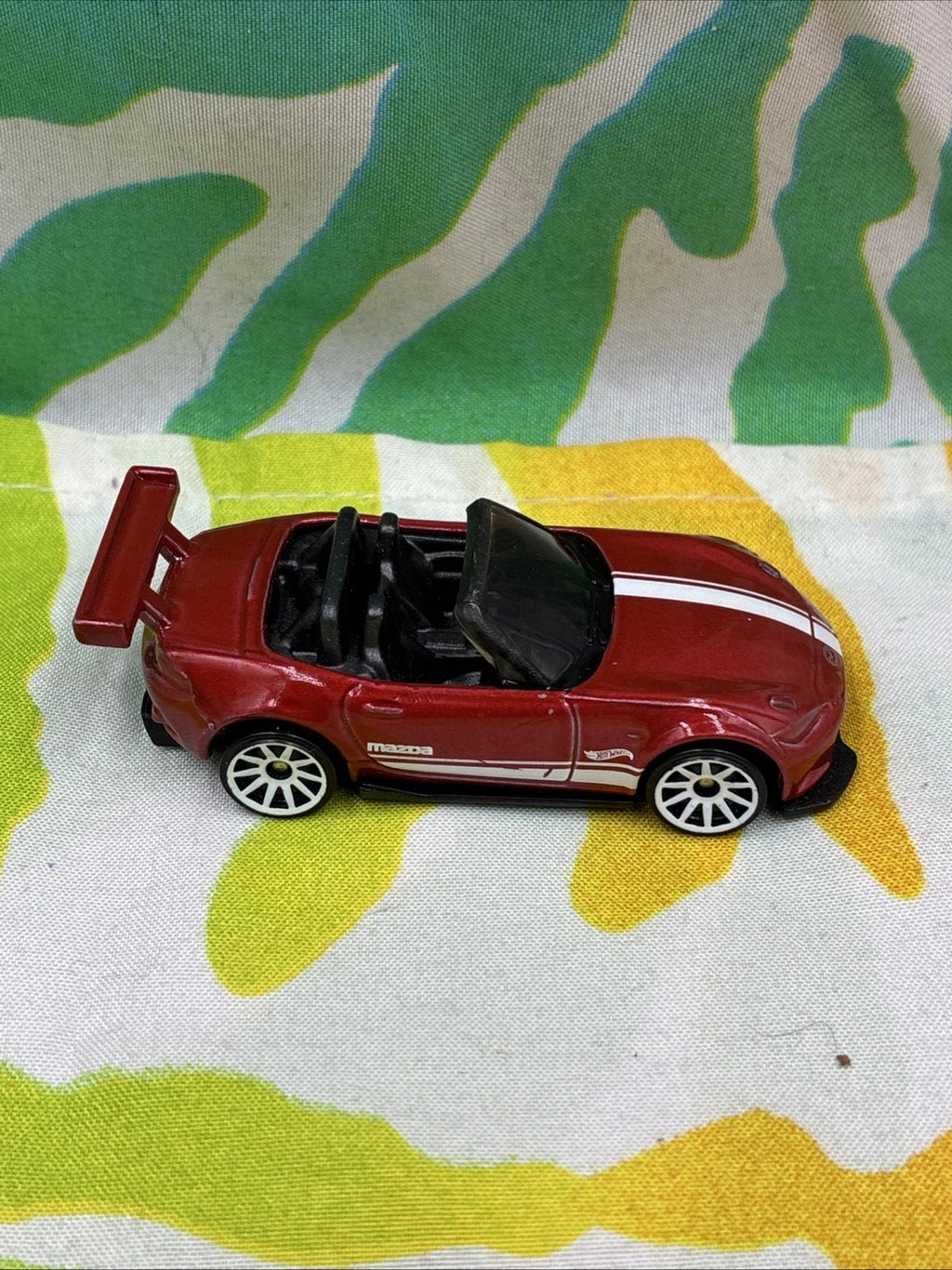 Hot Wheels 2015 Dark Red Mazda MX-5 Miata Diecast Car DPH05