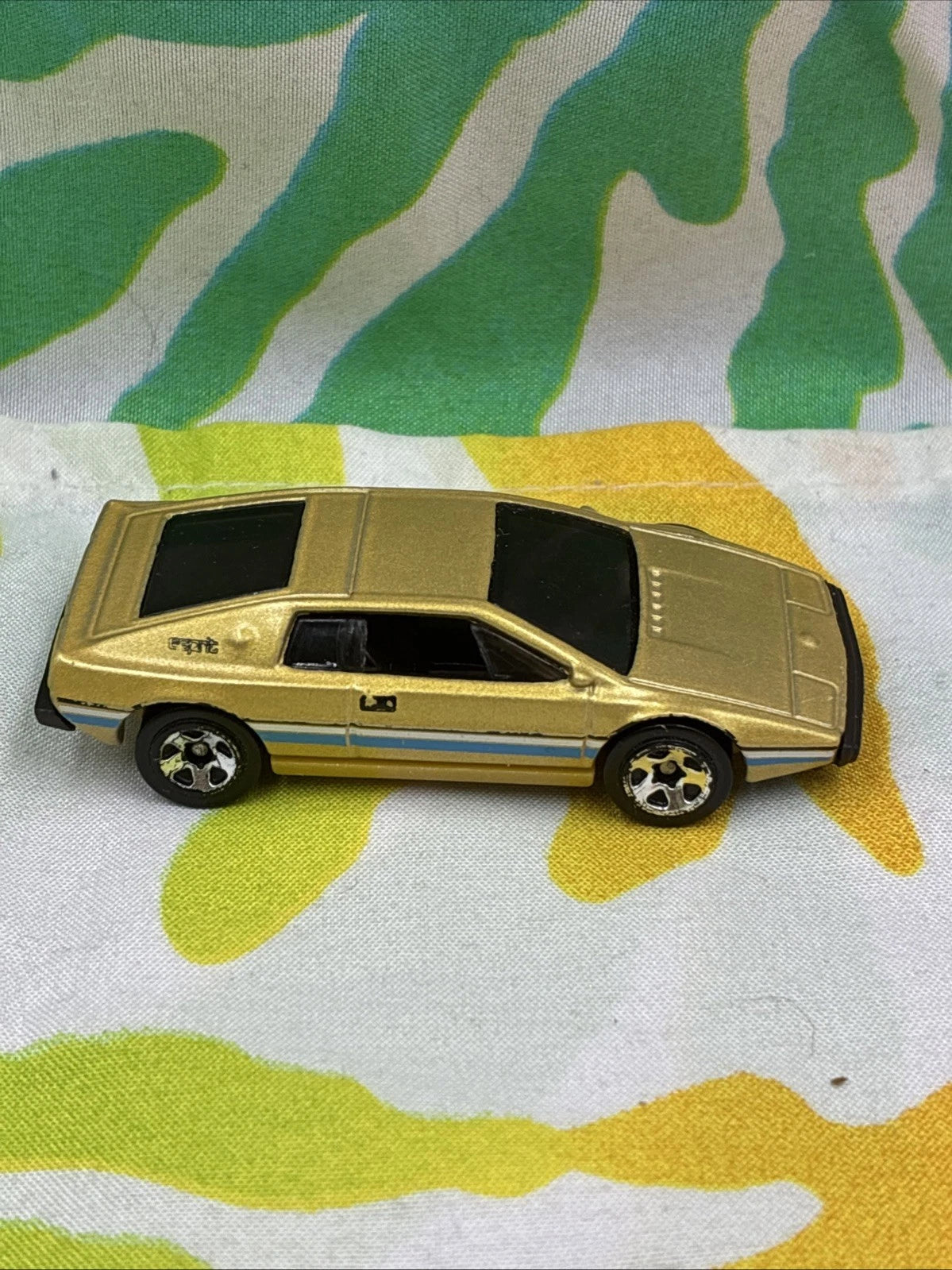 Hot Wheels 2014 Gold Lotus Espirit S1 Diecast Car Loose