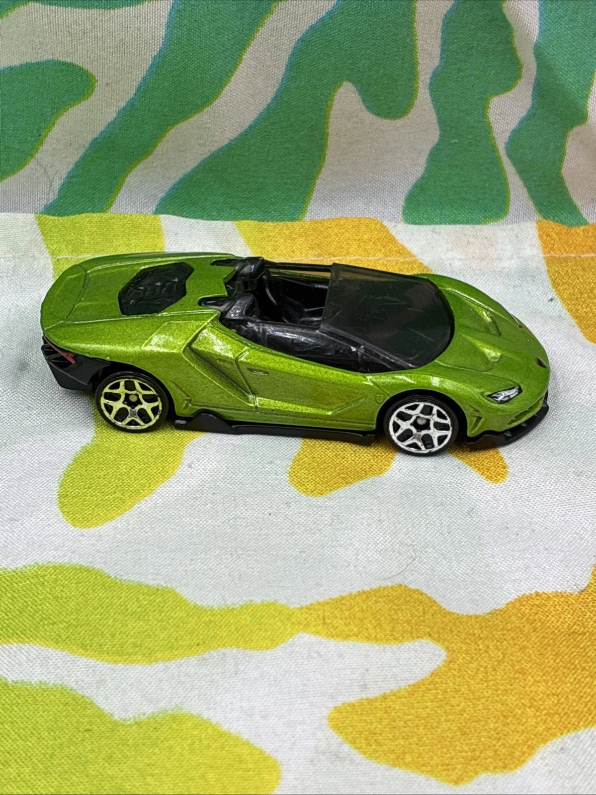 Hot Wheels 2016 Lamborghini Centenario Roadster Green Diecast Car Loose FYB38