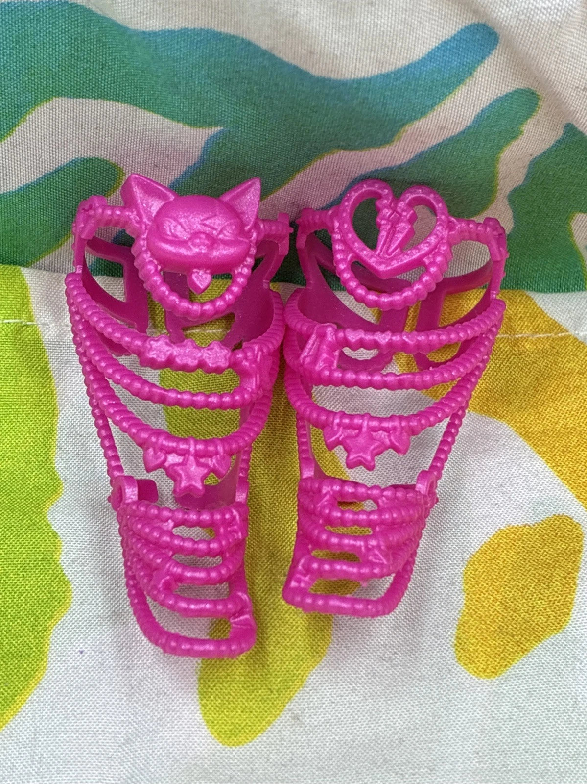 Monster High G3 Catty Noir Hauntlywood Mysteries Doll Pink Boot Chains Only