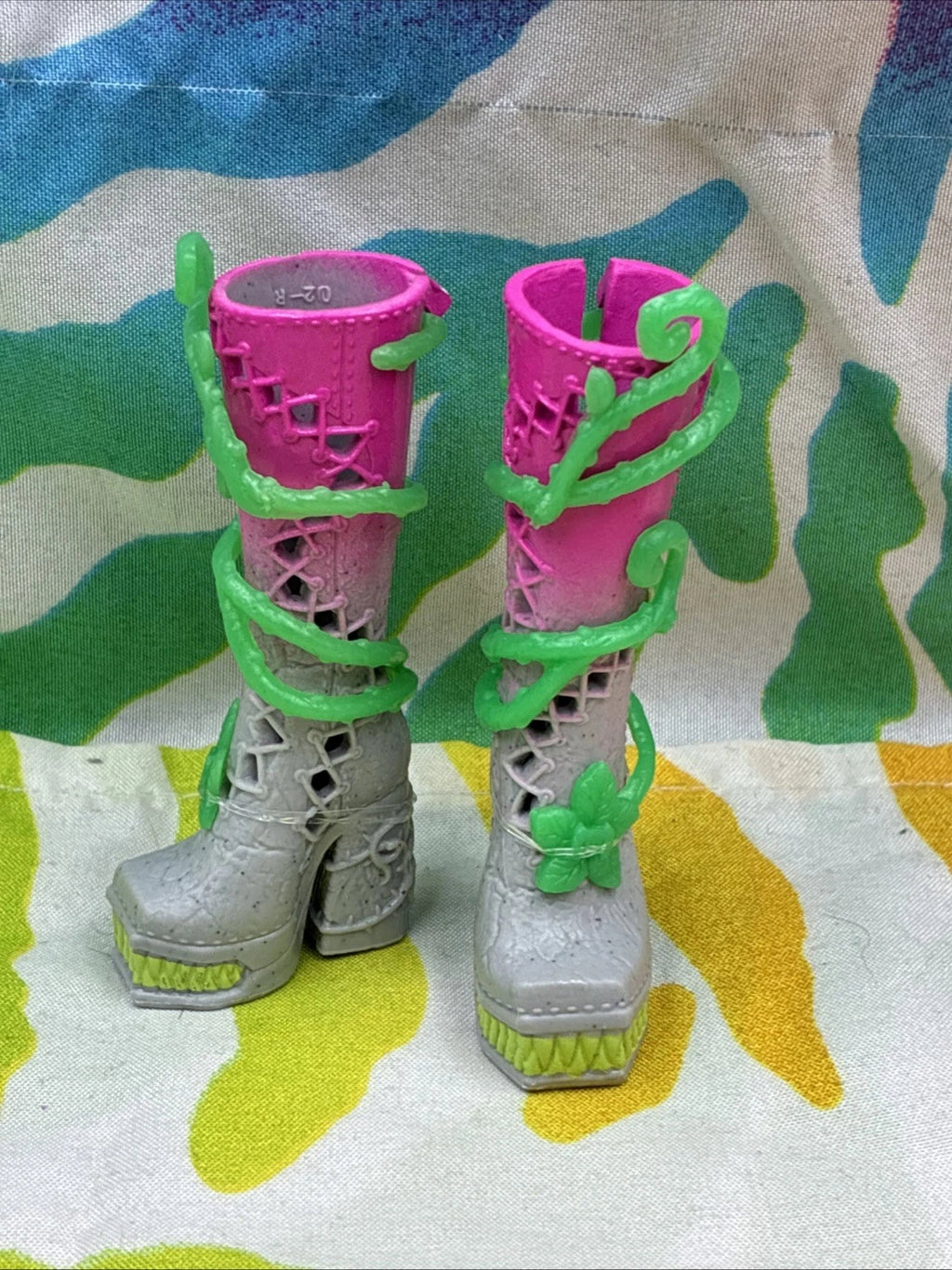 Monster High G3 Venus McFlytrap Core Doll Shoes Pink Grey Boots With Vines Only