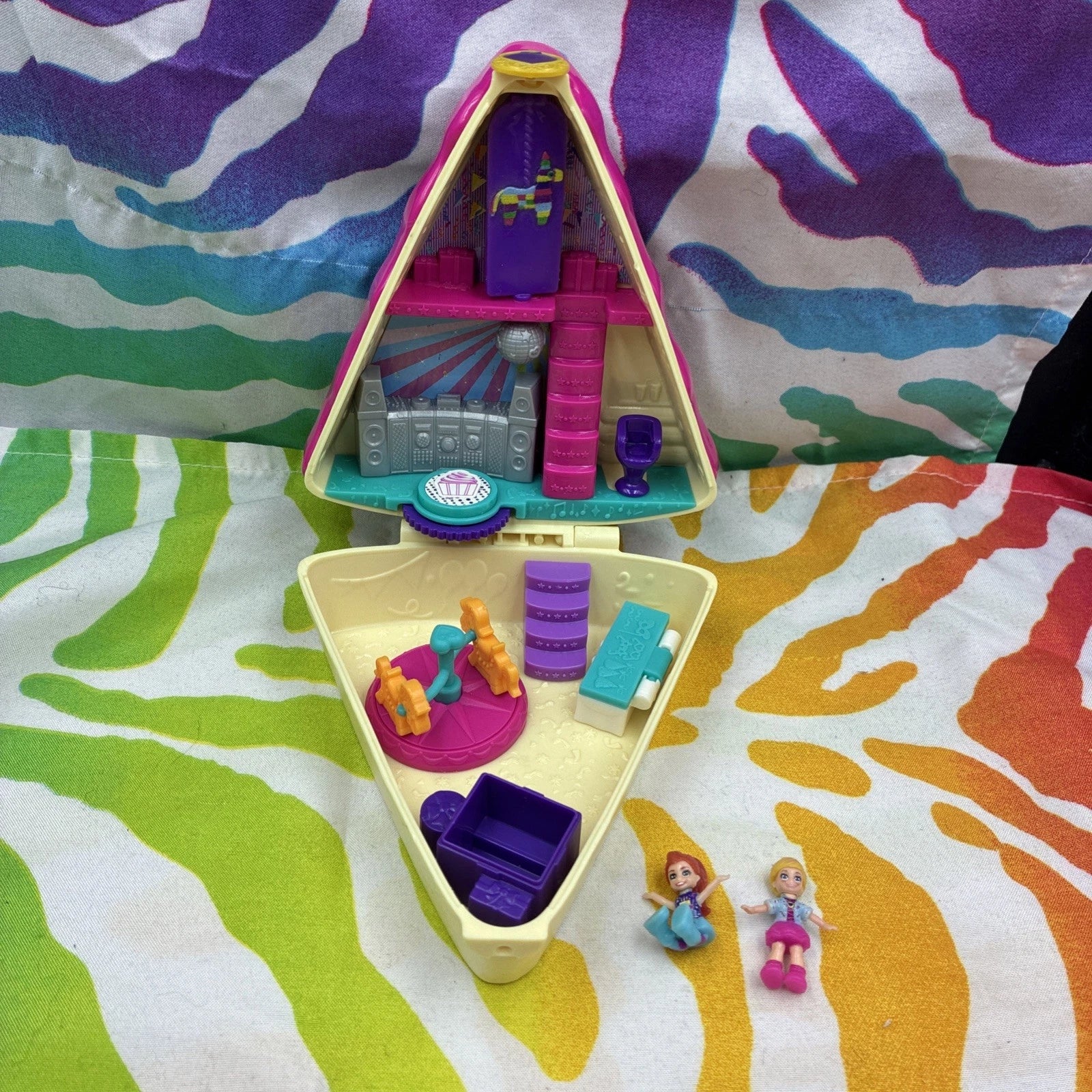 Polly Pocket Birthday Cake Bash Compact W/ Dolls Flaws 2018