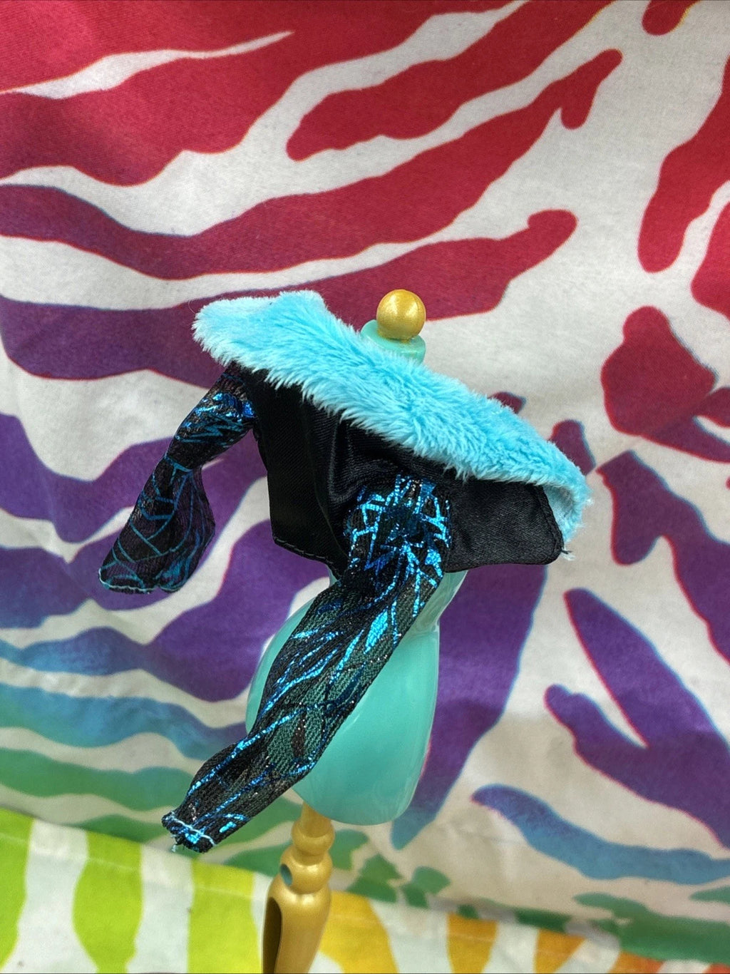 Monster High G3 Catty Noir Hauntlywood Mysteries Doll Black Blue Jacket Only