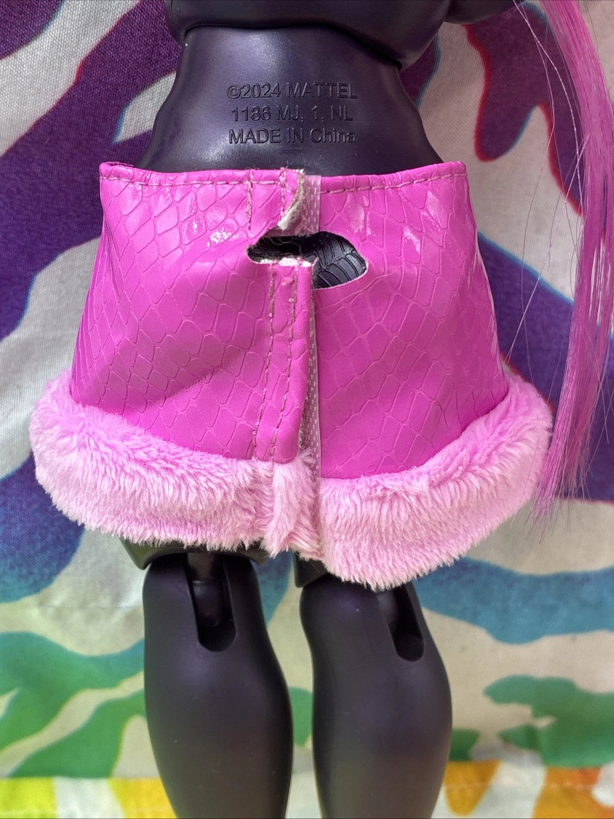 Monster High G3 Catty Noir Hauntlywood Mysteries Doll Pink Skirt Faux Fur Only