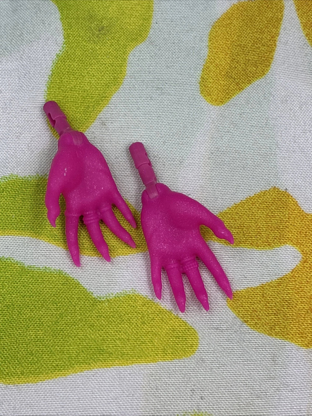 Monster High G3 Catty Noir Hauntlywood Mysteries Doll Pair Of Pink Hands Only