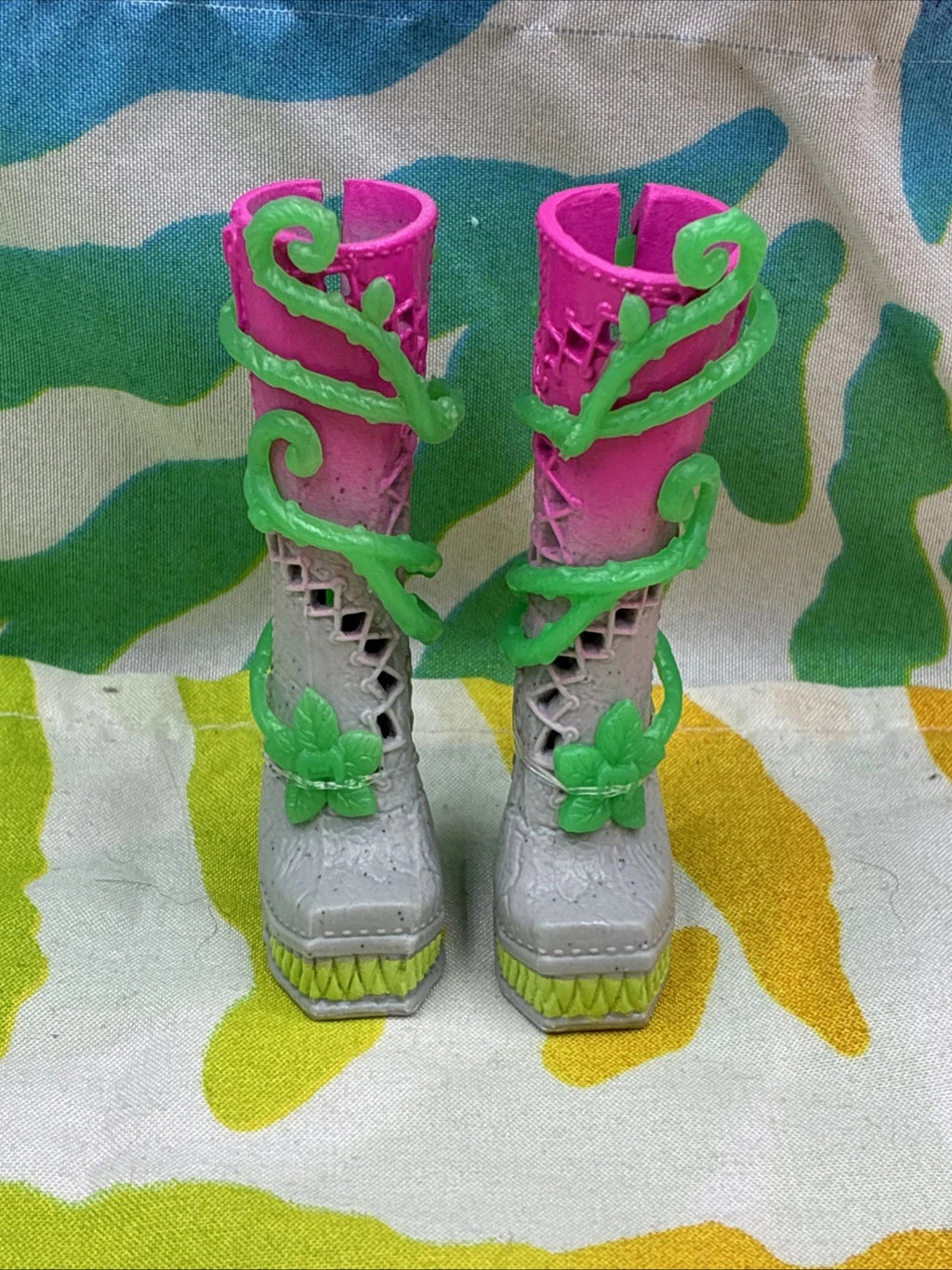 Monster High G3 Venus McFlytrap Core Doll Shoes Pink Grey Boots With Vines Only