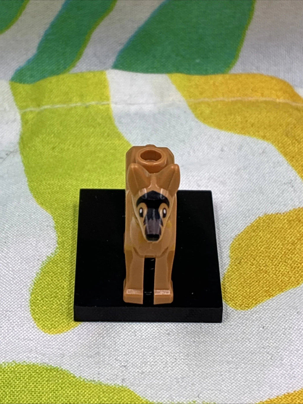 Lego Medium Nougat Alsatian German Shepherd Dog Figure 92586pb01