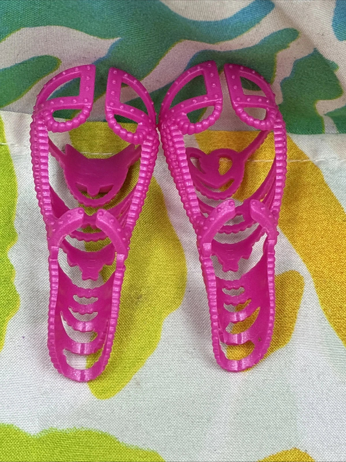 Monster High G3 Catty Noir Hauntlywood Mysteries Doll Pink Boot Chains Only