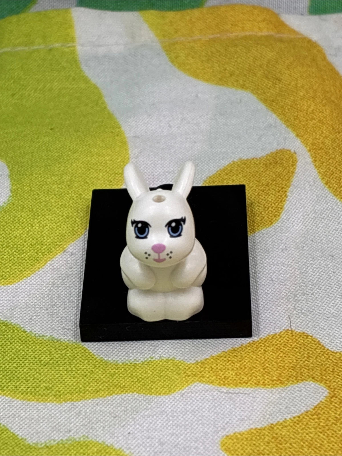 Lego Friends White Bunny Rabbit Daisy Figure 98387pb01