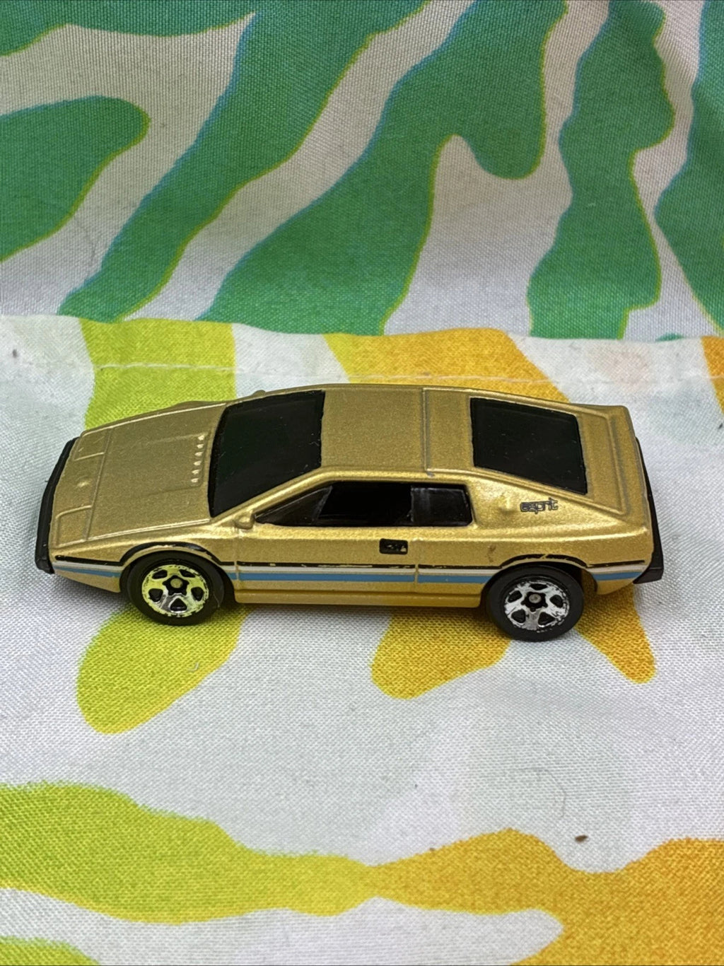 Hot Wheels 2014 Gold Lotus Espirit S1 Diecast Car Loose