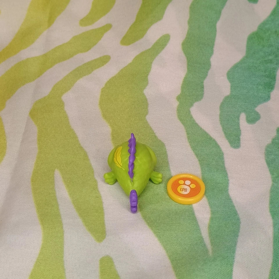 Littlest Pet Shop LPS Lucky Pets Wave 1 Flukey Fish With Coin