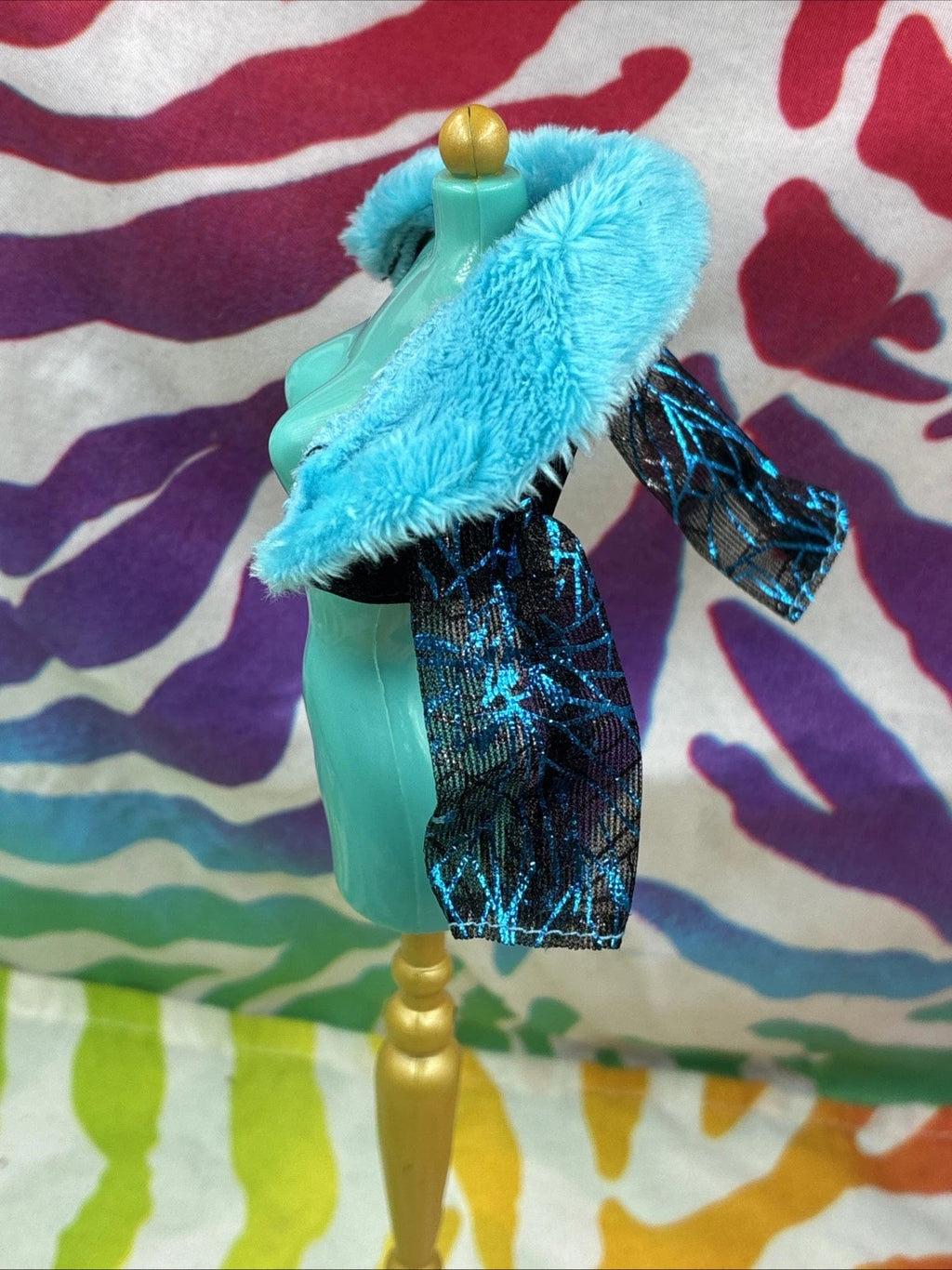 Monster High G3 Catty Noir Hauntlywood Mysteries Doll Black Blue Jacket Only