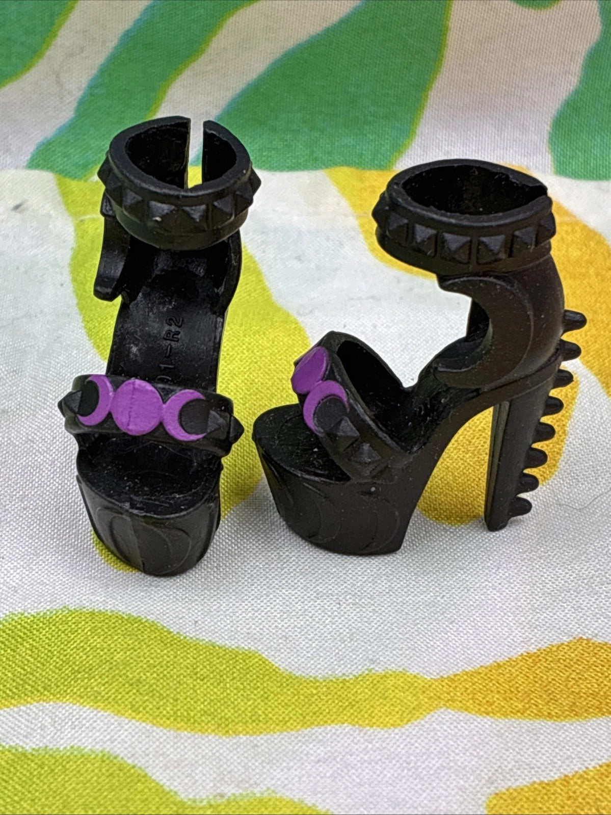Monster High G3 Clawdeen Wolf Monster Ball Doll Black Shoes Only