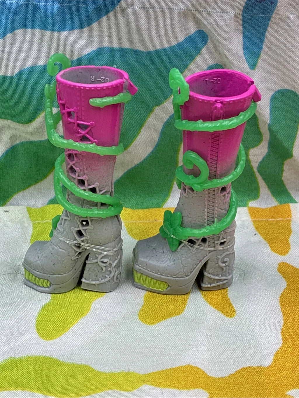 Monster High G3 Venus McFlytrap Core Doll Shoes Pink Grey Boots With Vines Only