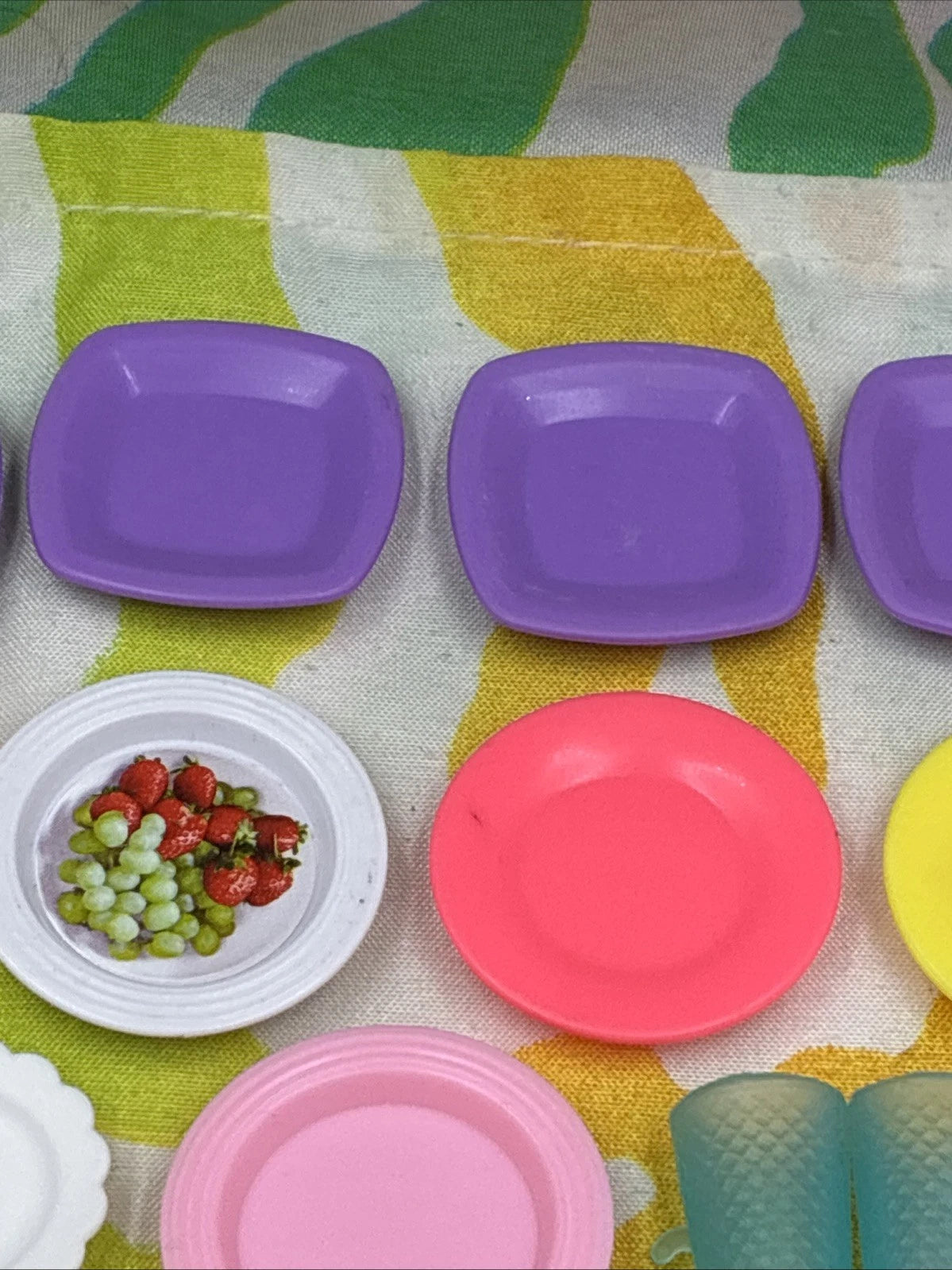 Barbie Doll Kitchenware 32 Piece Lot Plates Cups Cake Pot Food Pan Utensils
