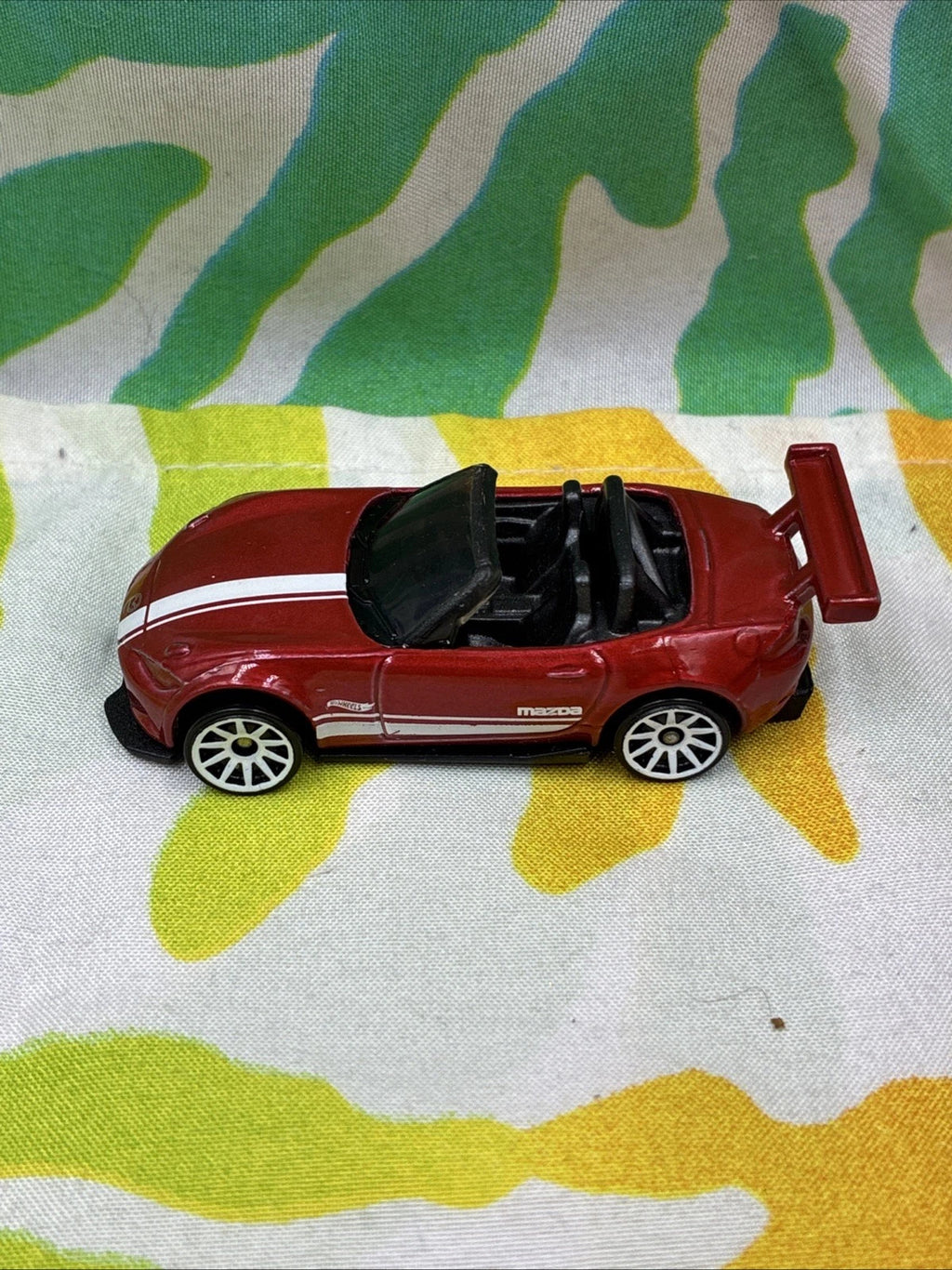 Hot Wheels 2015 Dark Red Mazda MX-5 Miata Diecast Car DPH05