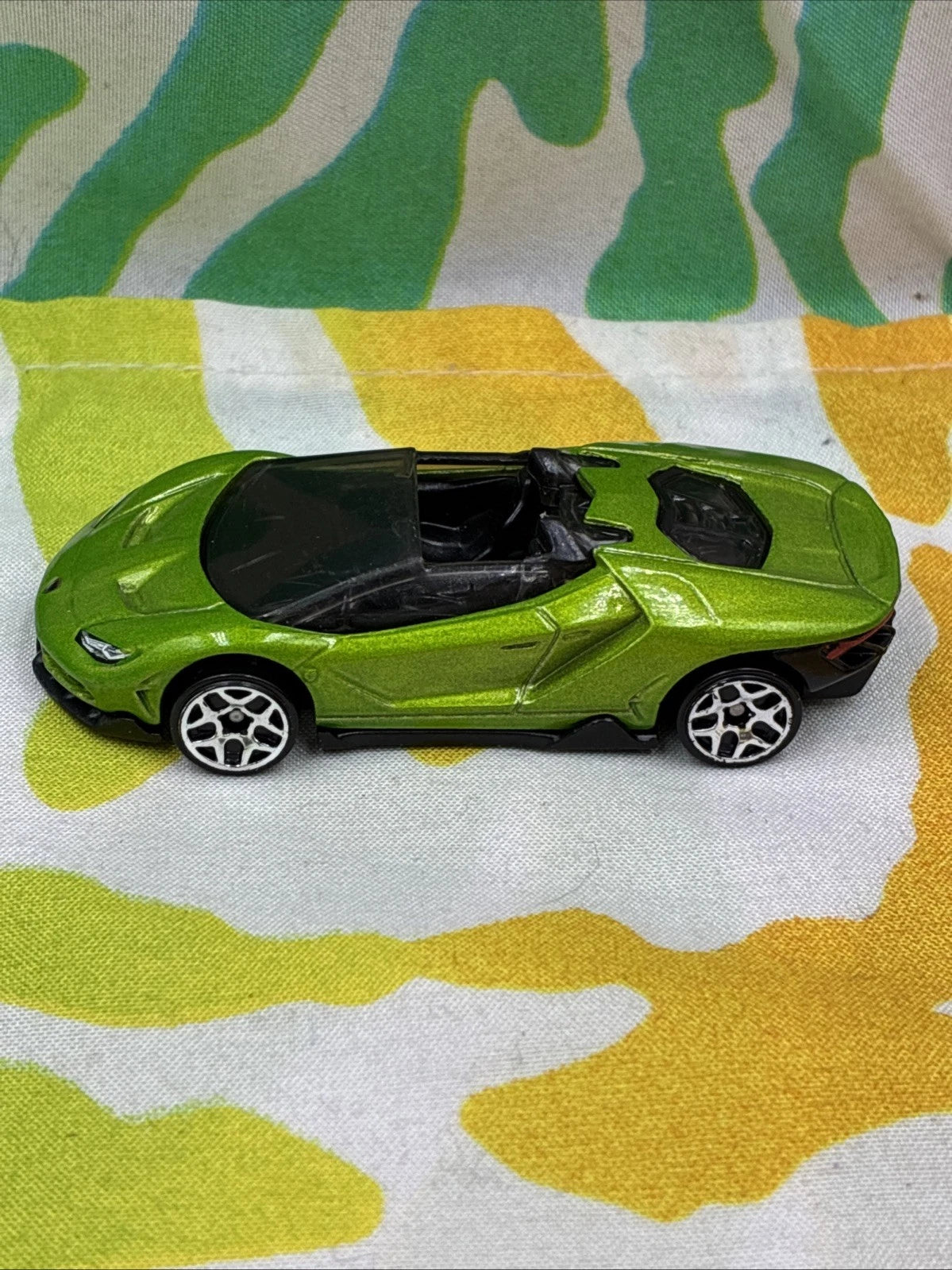 Hot Wheels 2016 Lamborghini Centenario Roadster Green Diecast Car Loose FYB38