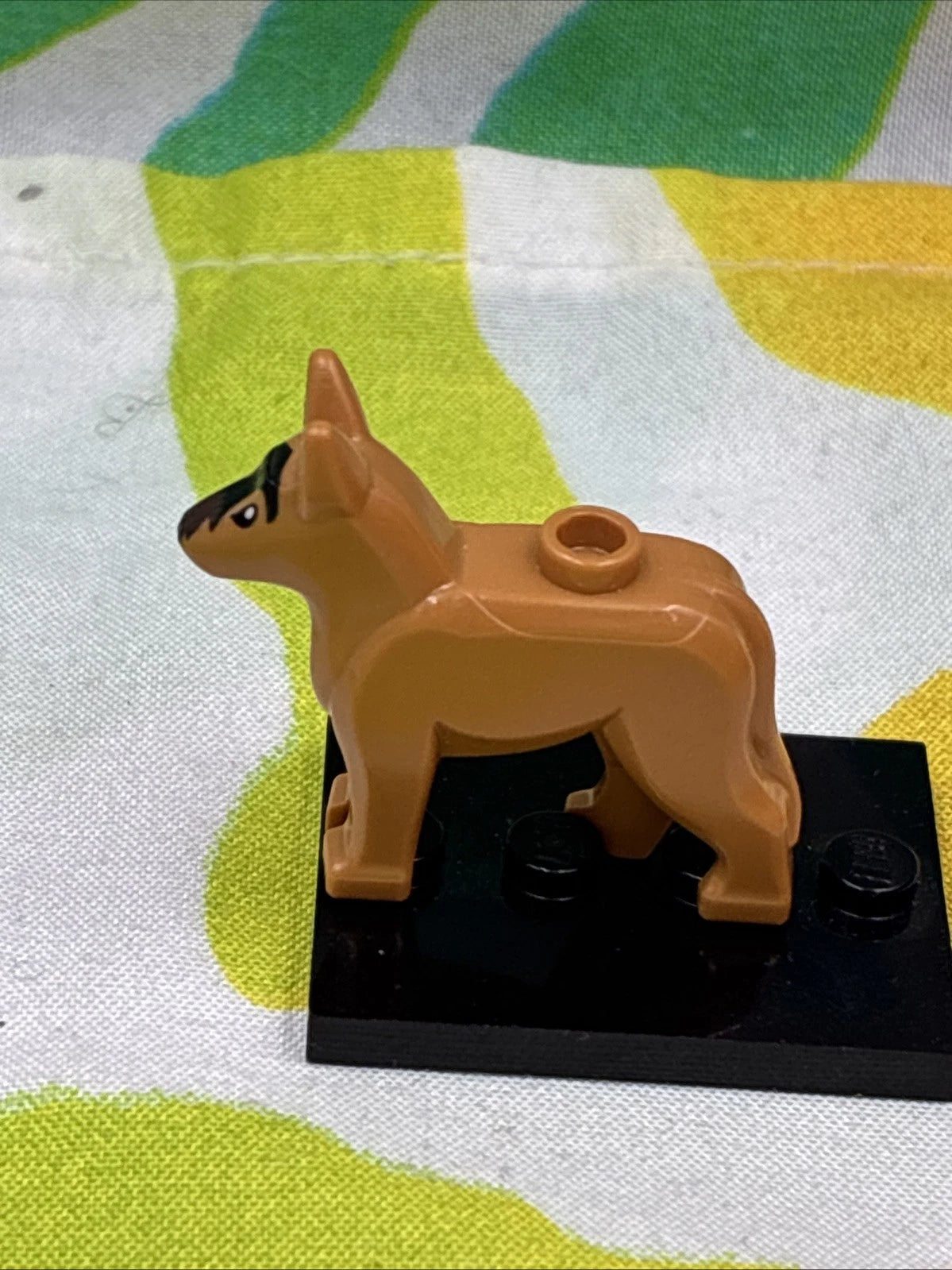 Lego Medium Nougat Alsatian German Shepherd Dog Figure 92586pb01