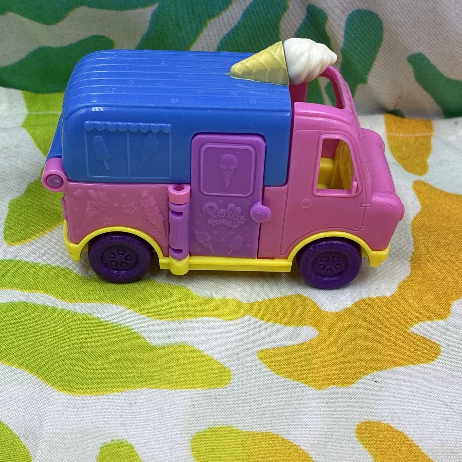 Polly Pocket Pollyville Ice Cream Truck W/ Doll & Table 2018