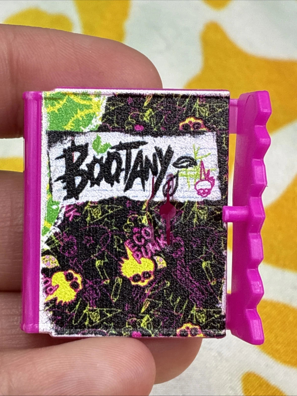 Monster High G3 Venus McFlytrap Core Doll Accessory Bootany Trapper Keeper Only