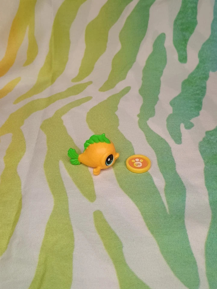 Littlest Pet Shop LPS Lucky Pets Wave 1 Lotta Fish With Coin