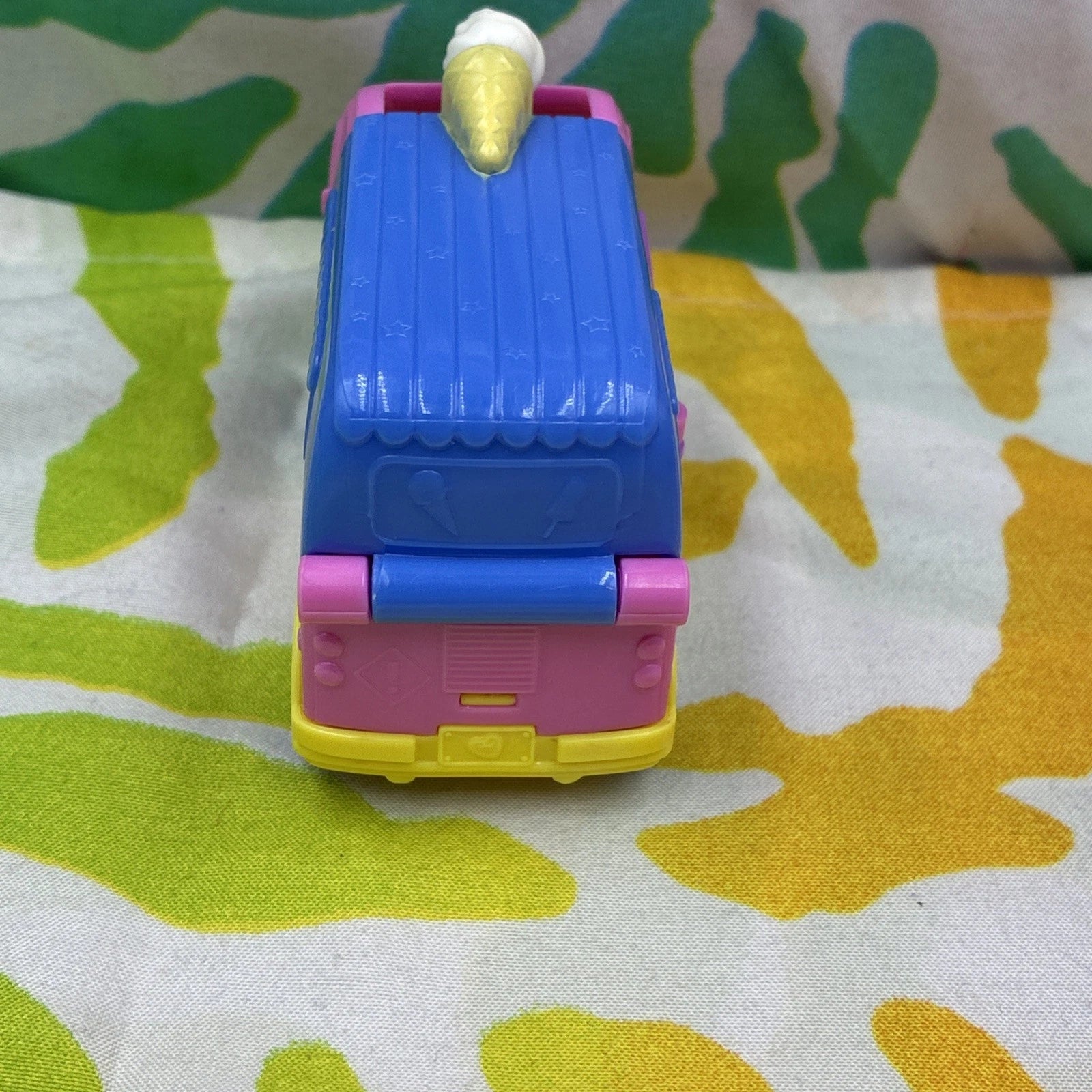 Polly Pocket Pollyville Ice Cream Truck W/ Doll & Table 2018
