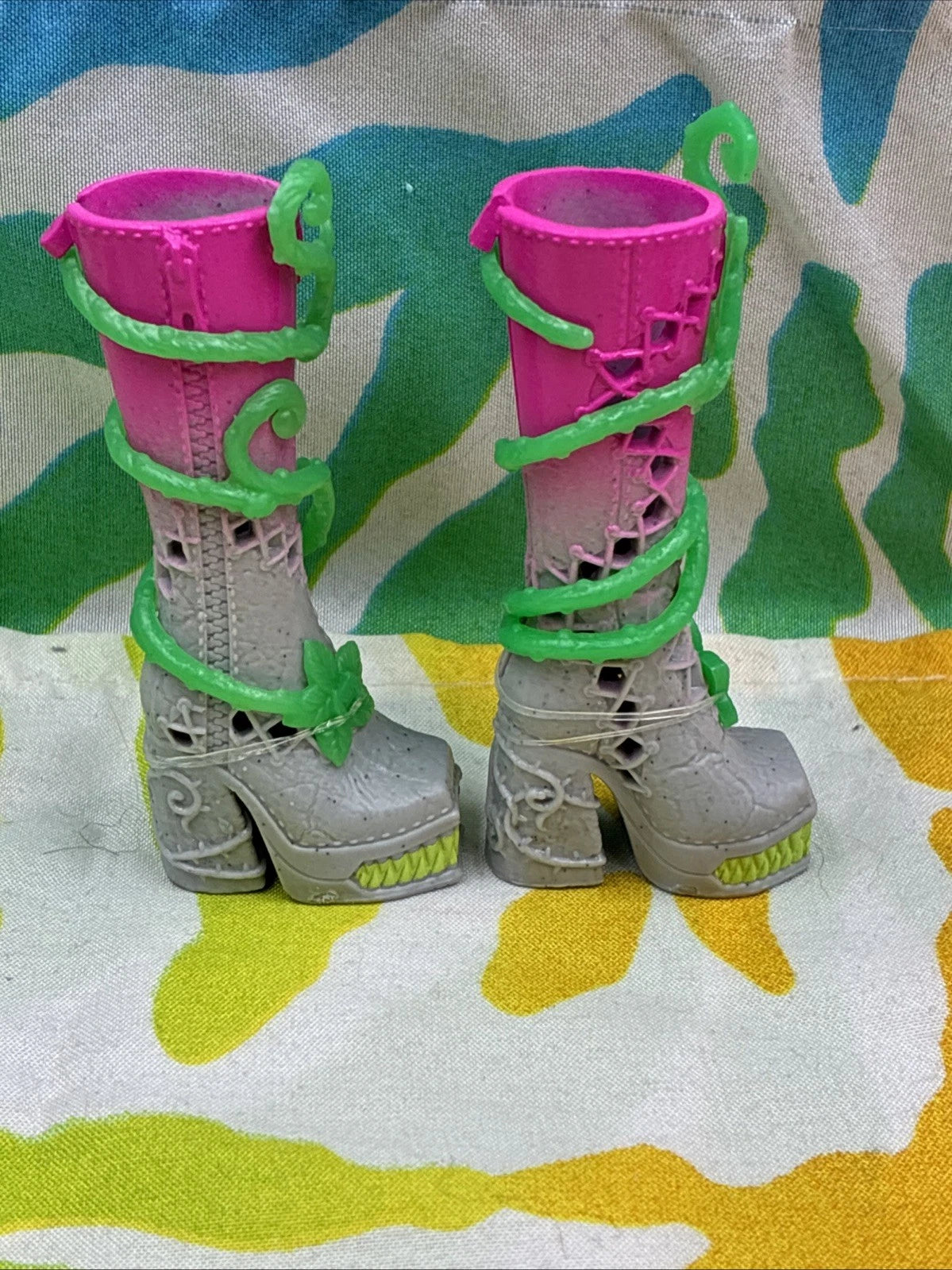 Monster High G3 Venus McFlytrap Core Doll Shoes Pink Grey Boots With Vines Only