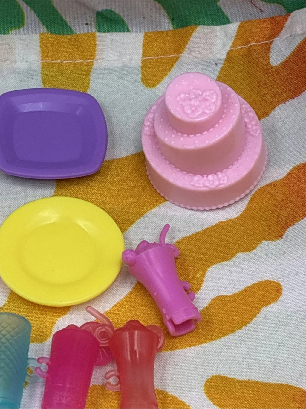 Barbie Doll Kitchenware 32 Piece Lot Plates Cups Cake Pot Food Pan Utensils