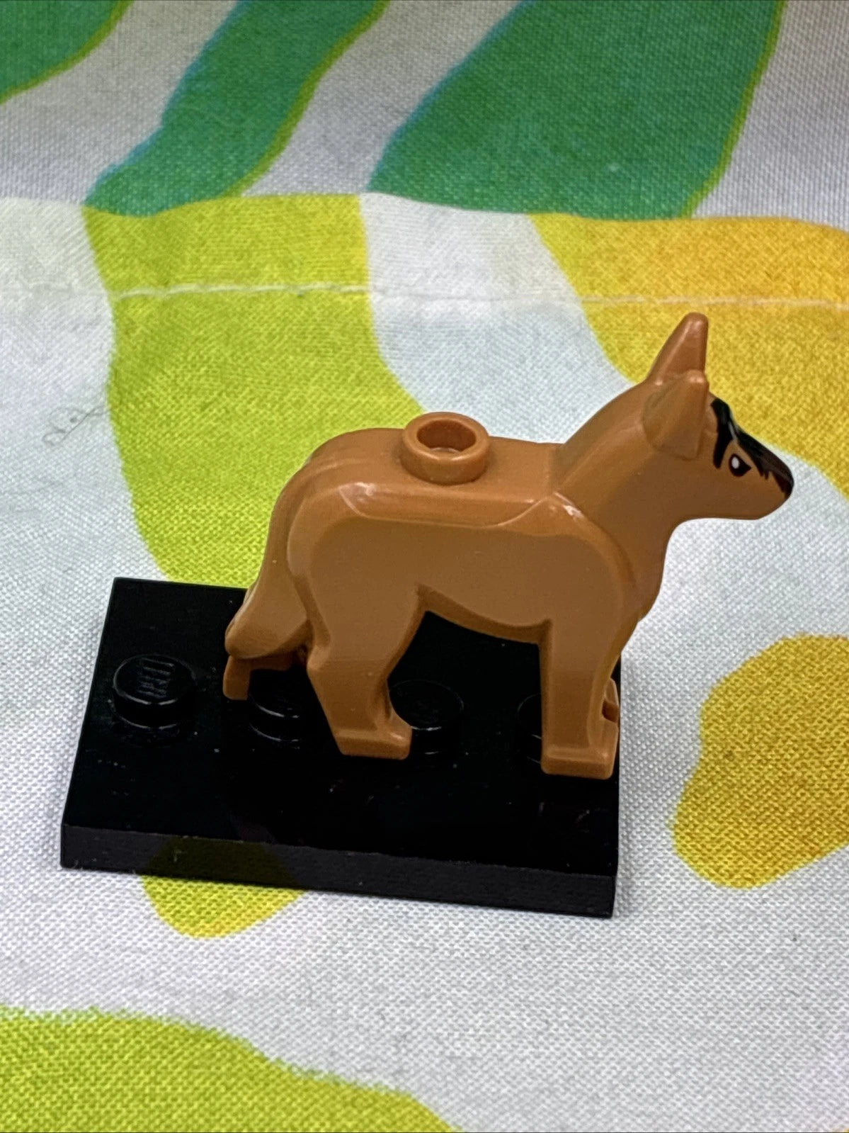 Lego Medium Nougat Alsatian German Shepherd Dog Figure 92586pb01