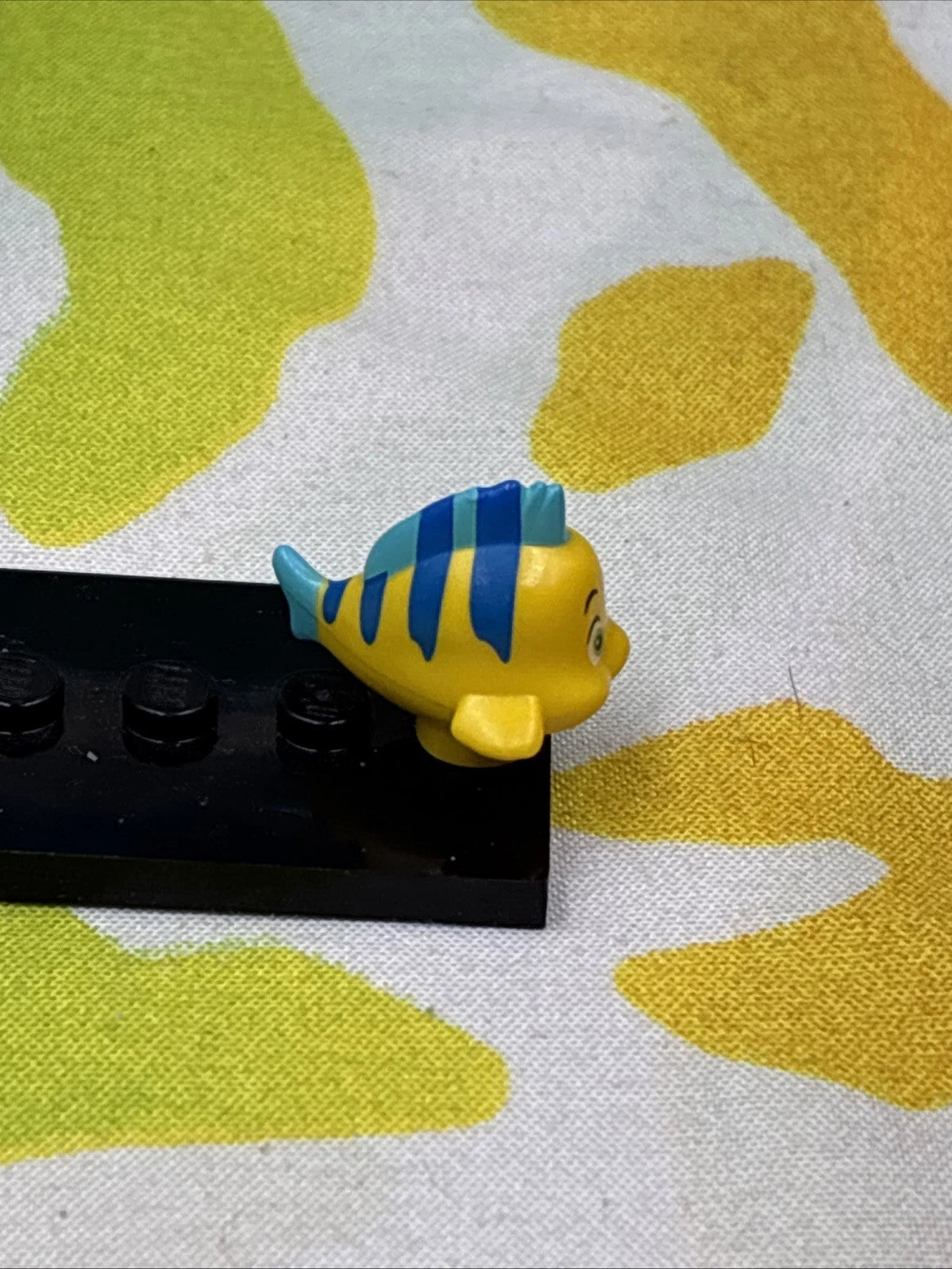 Lego Disney The Little Mermaid Flounder Yellow Fish Figure 15679pb03