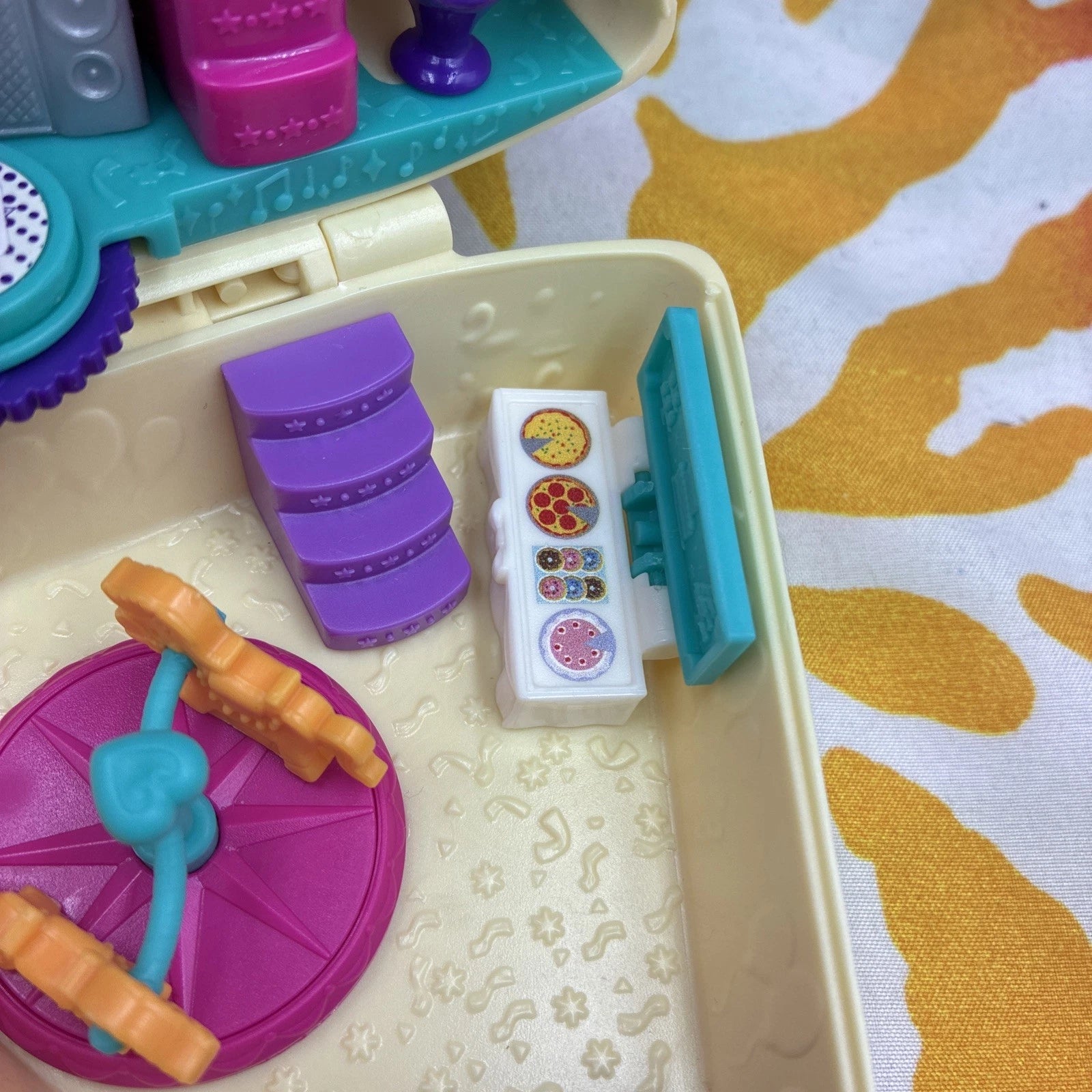 Polly Pocket Birthday Cake Bash Compact W/ Dolls Flaws 2018