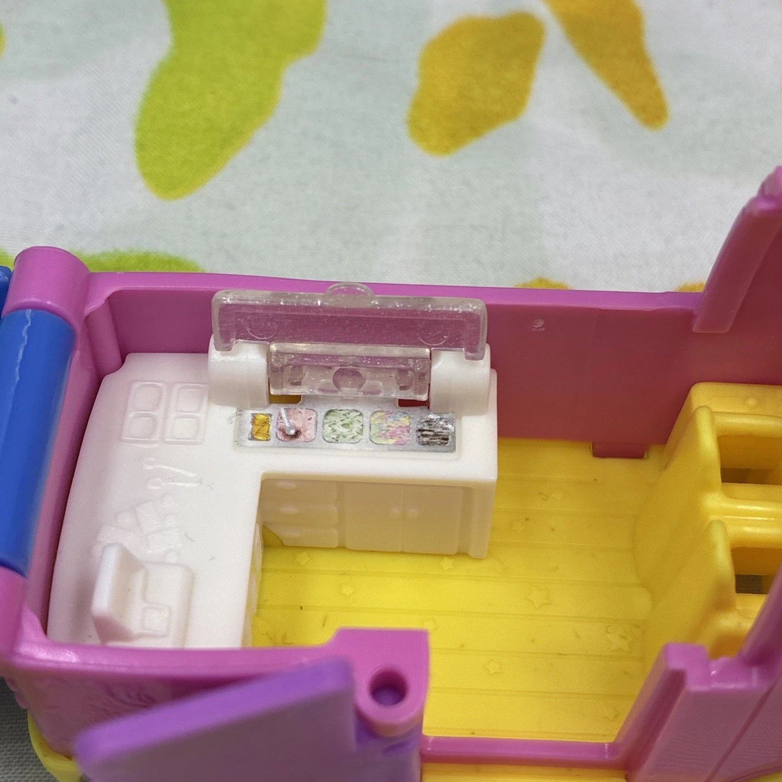 Polly Pocket Pollyville Ice Cream Truck W/ Doll & Table 2018