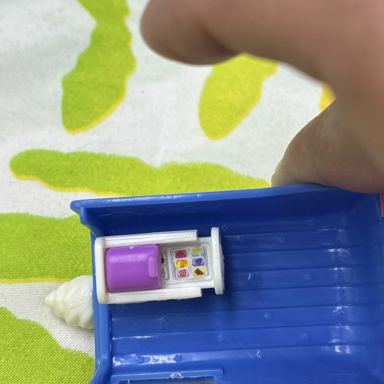 Polly Pocket Pollyville Ice Cream Truck W/ Doll & Table 2018